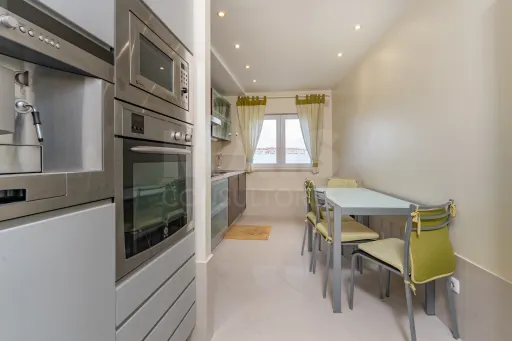 Apartamento T2 com Elevador e Parqueamento no Montijo