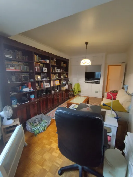 Apartamento T4 ao lado do metro das Olaias com dois lugares de parqueamento