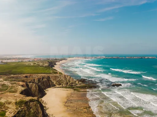 Terreno rústico com 2.760 m², localizado em zona privilegiada à beira-mar no Baleal.