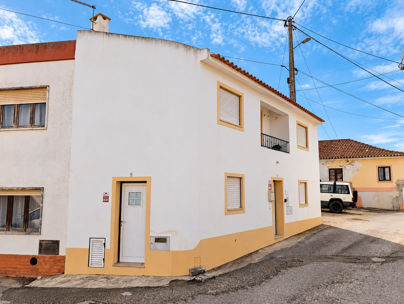 Moradia T2 mobilada e equipada com varanda | Seixal – Lourinhã