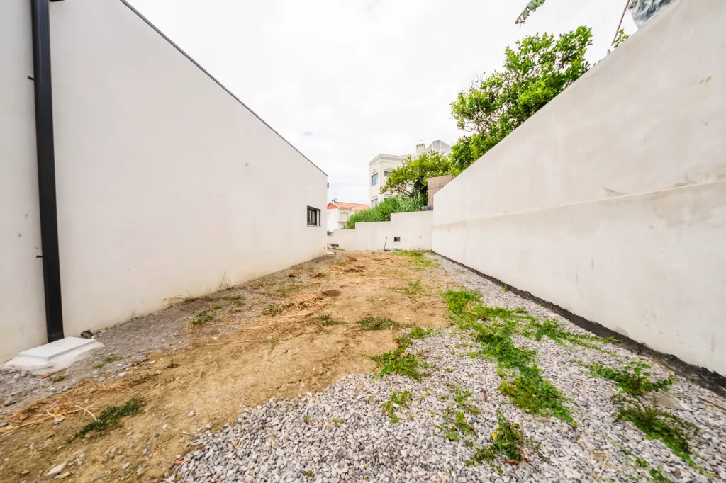 Moradia V3  moderna com piscina, vista de campo e excelente localização  Matas – Lourinhã