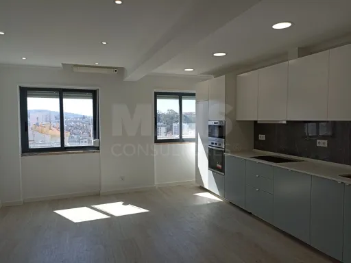 T2 Refurbished Damaia de Cima