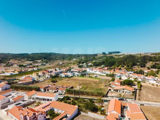 Terreno com Projeto para Moradia T3, Piscina, Garagem e Jardim em Olho Marinho, Óbidos