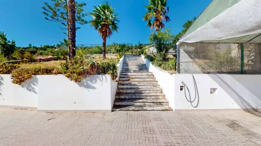 Moradia T5, na calhandriz com piscina