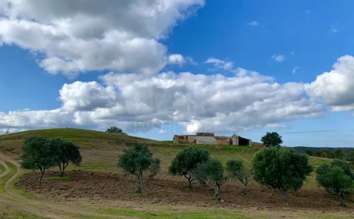 Herdade  com 40,85 hectares em São Bartolomeu da Serra, Santiago do Cacém