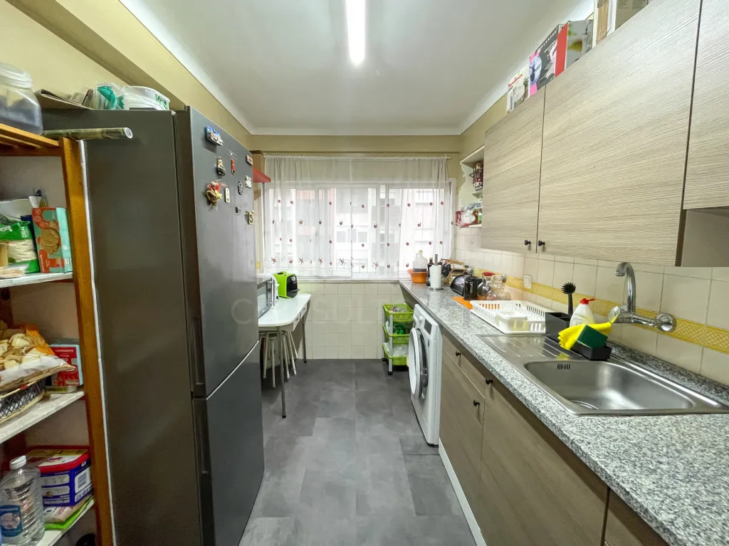 1-Bedroom Apartment with Balcony | Move-In Ready | 2 Elevators | Pendão, Queluz