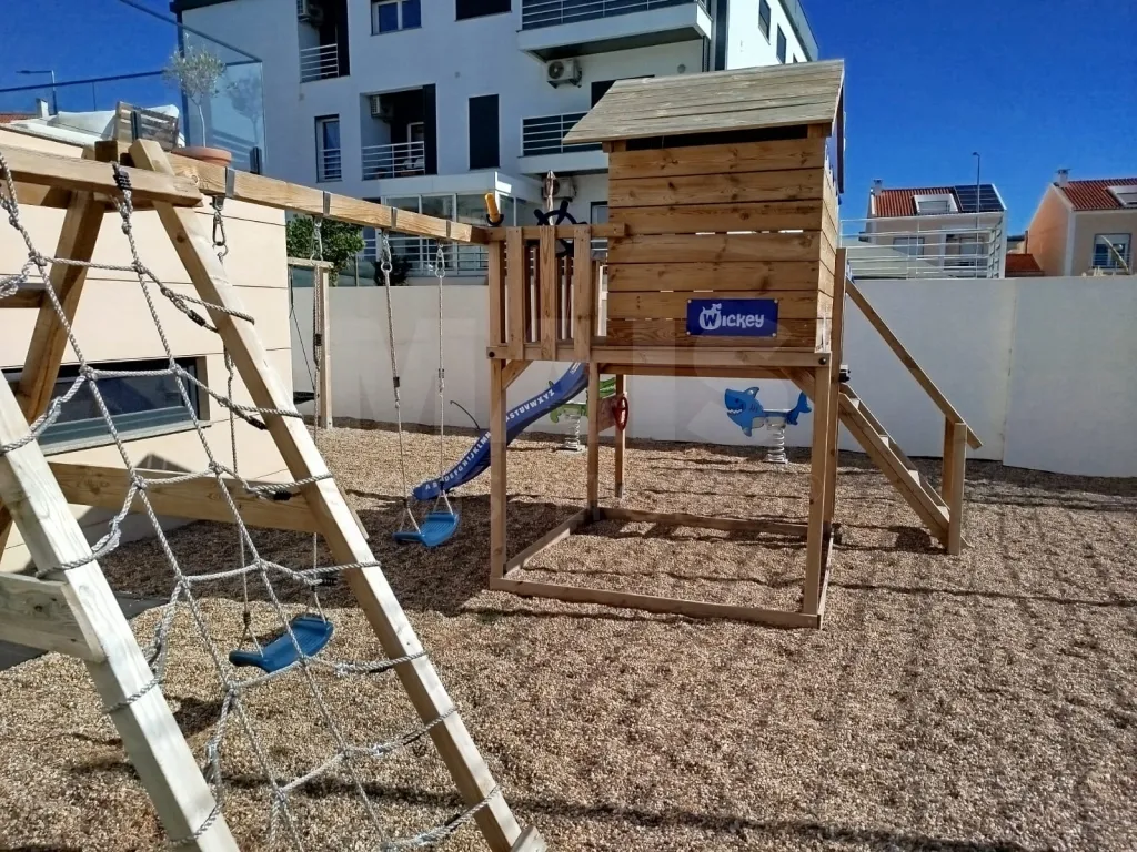3-Bedroom Top-Floor Apartment with Panoramic Balcony, Garage, and Storage Room | Downtown Lourinhã, 10 Minutes from the Beach