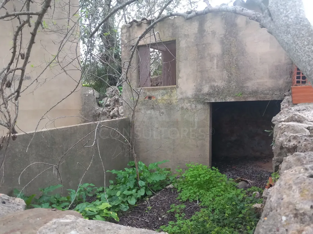 Casa com terreno com possível construção