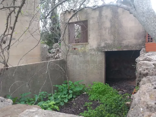 Casa com terreno com possível construção
