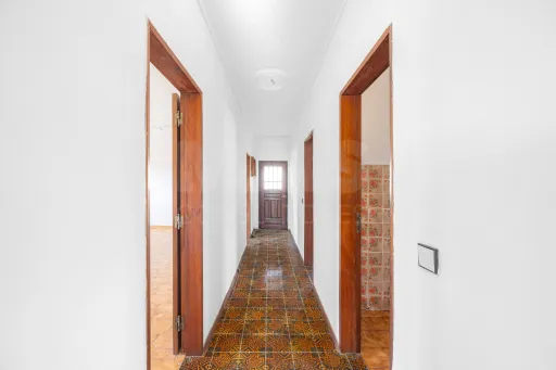 2-Bedroom House with Garage | 400 m² Lot | Ota – Alenquer