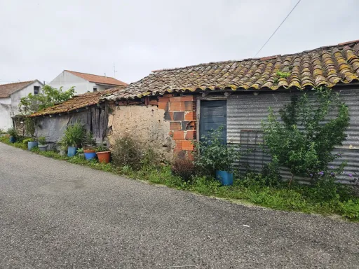 Terreno com Potencial de construção no  Nadadouro