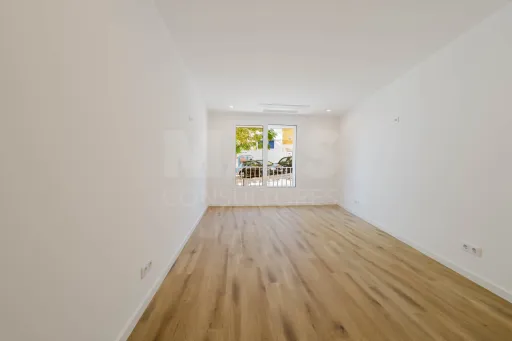 Apartamento T2 na Nazaré c/ 2 lugares de garagem