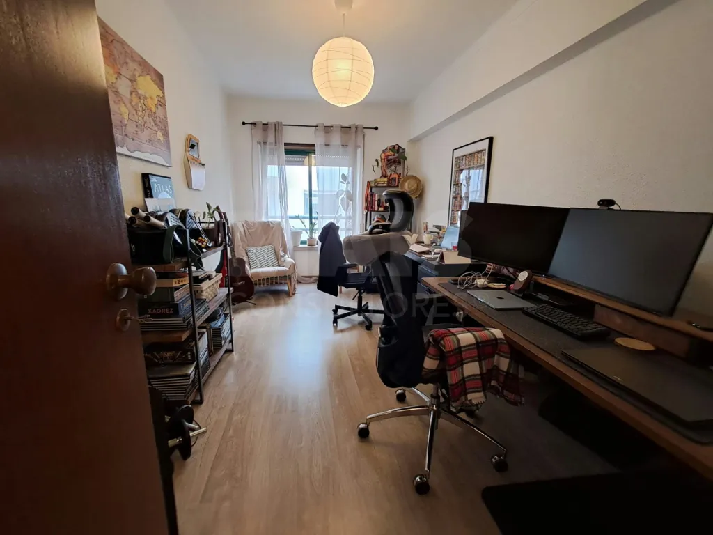 2-bedroom + 1 apartment with an elevator, parking, and storage room near the bullring