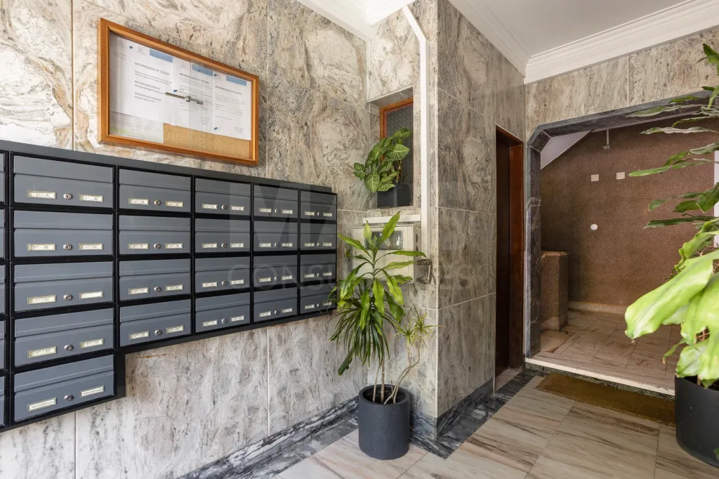 2-Bedroom Apartment with Excellent Potential | Sacavém | 5th Floor with Elevator
