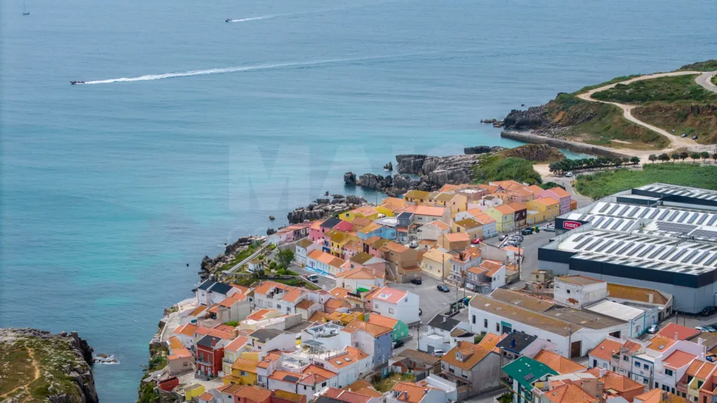 Moradia com 3 apartamentos e vista mar