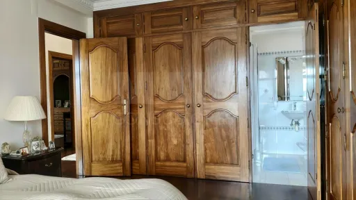 Moradia T5 de Prestígio com Vista Mar, Terreno de 2.075 m² e Detalhes Artísticos Exclusivos