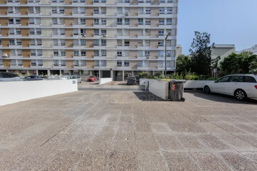 T3 com Suite + Garagem + Arrecadação na Portela | 12º ANDAR com vista lateral Rio e luz natural!