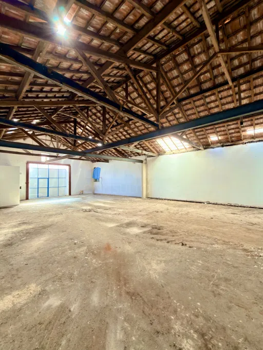 PENICHE | ARMAZÉM / ARRUMOS com potencial de conversão para Habitação