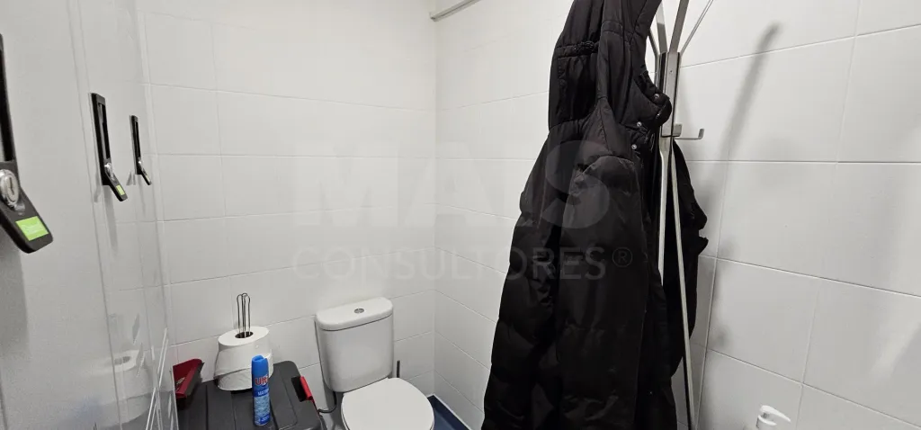 Armazém ou Escritório Serviços em Alfragide com 100m2
