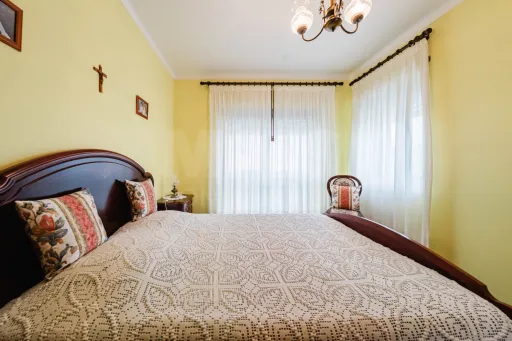 Apartamento T3 na Encosta do Sol — Espaço, Conforto e Excelente Exposição Solar