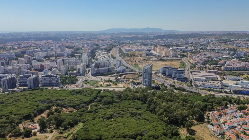 Oportunidade T4 Varandas, Estacionamento e Arrecadação no Restelo
