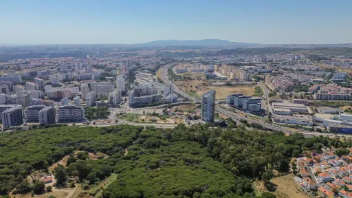 Oportunidade T4 Varandas, Estacionamento e Arrecadação no Restelo