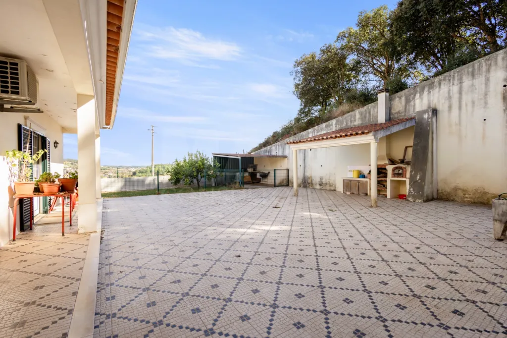 Moradia T4 com Garagem para 3 carros em lote de 812m2