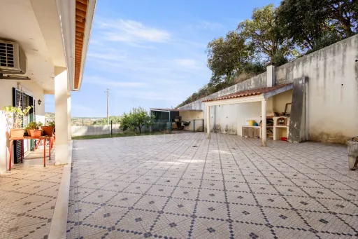 Moradia T4 com Garagem para 3 carros em lote de 812m2
