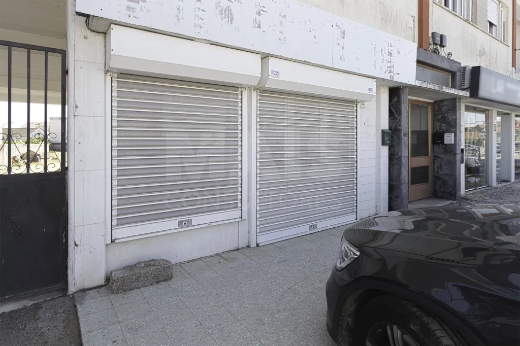 Espaço Comercial 115 m² na EN10 | Localização Premium e Máxima Visibilidade – Porto Alto