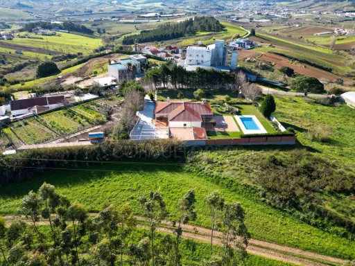 Quinta com moradia térrea em Torres Vedras