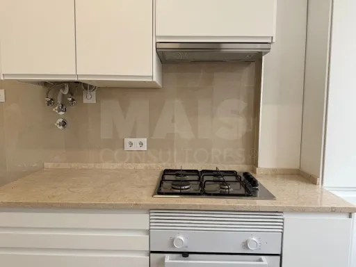 T3  remodelado na Damaia - Em frente à Estação de comboios