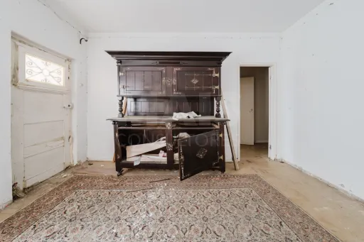 Moradia inserida num amplo terreno com 4.730 m²