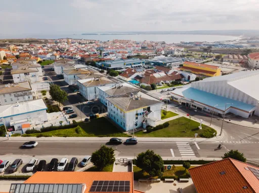Renovated 2-Bedroom Apartment with Ocean View in Peniche
