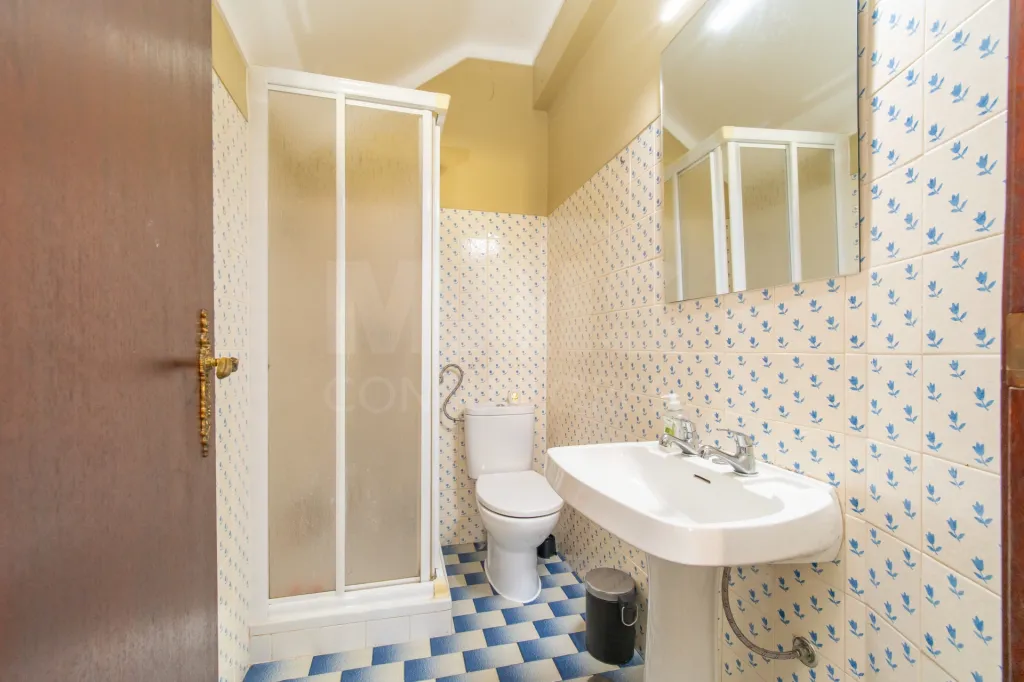 4-Bedroom House in Downtown Samora Correia