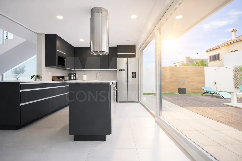 Luxury 5 bedroom villa with pool 15 minutes from Lisbon