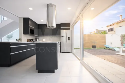 Moradia T5 de Luxo com Piscina a 15 Minutos de Lisboa