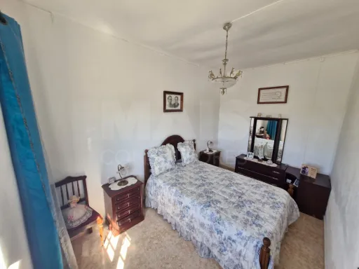 Quintinha com Moradia T2, Anexo/Armazém e Terreno de 1.247 m² em Foros de Salvaterra