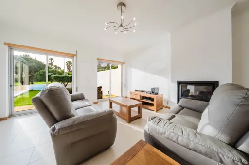 4 bedroom villa with pool, in São Martinho do Porto