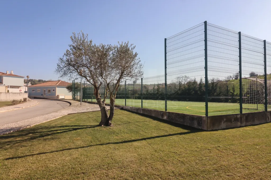House 4 Bedrooms Juncalinho gated community