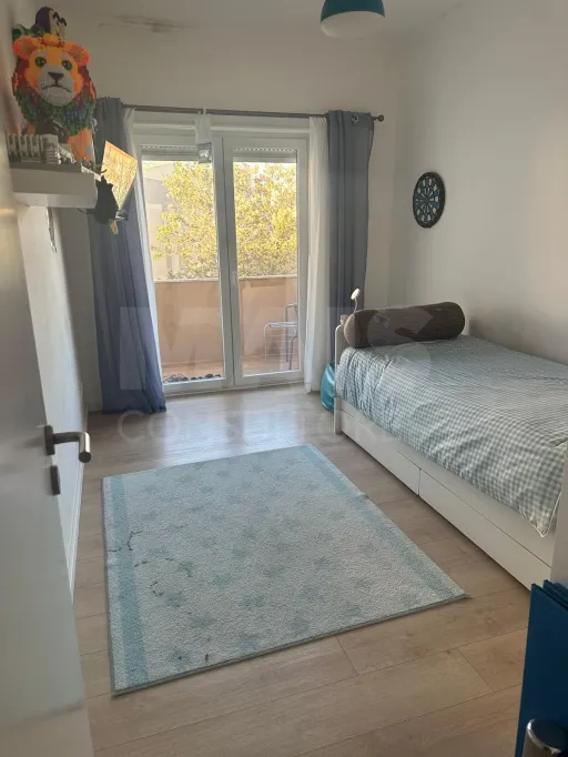 Apartamento T3 totalmente remodelado na Póvoa de Santa Iria com vista rio