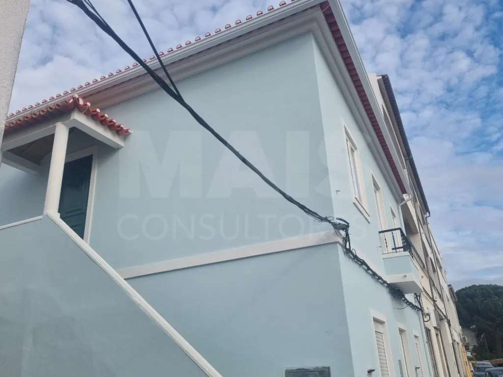 Prédio em propriedade total de r/c e 1º andar, susc. de utilização independente, em  ALFERRAREDE | ABRANTES