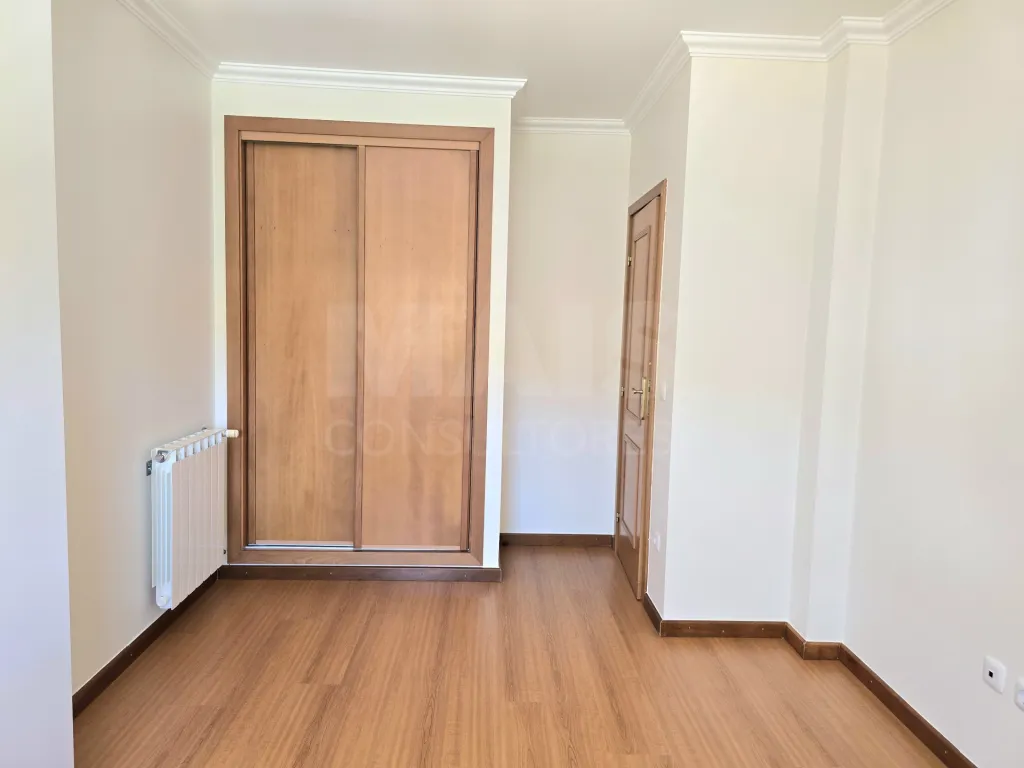 Moradia T4 com Terraço, Jardim e Garagem Fechada – Vale Maceira, Alfeizerão