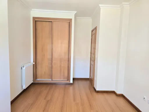 Moradia T4 com Terraço, Jardim e Garagem Fechada – Vale Maceira, Alfeizerão