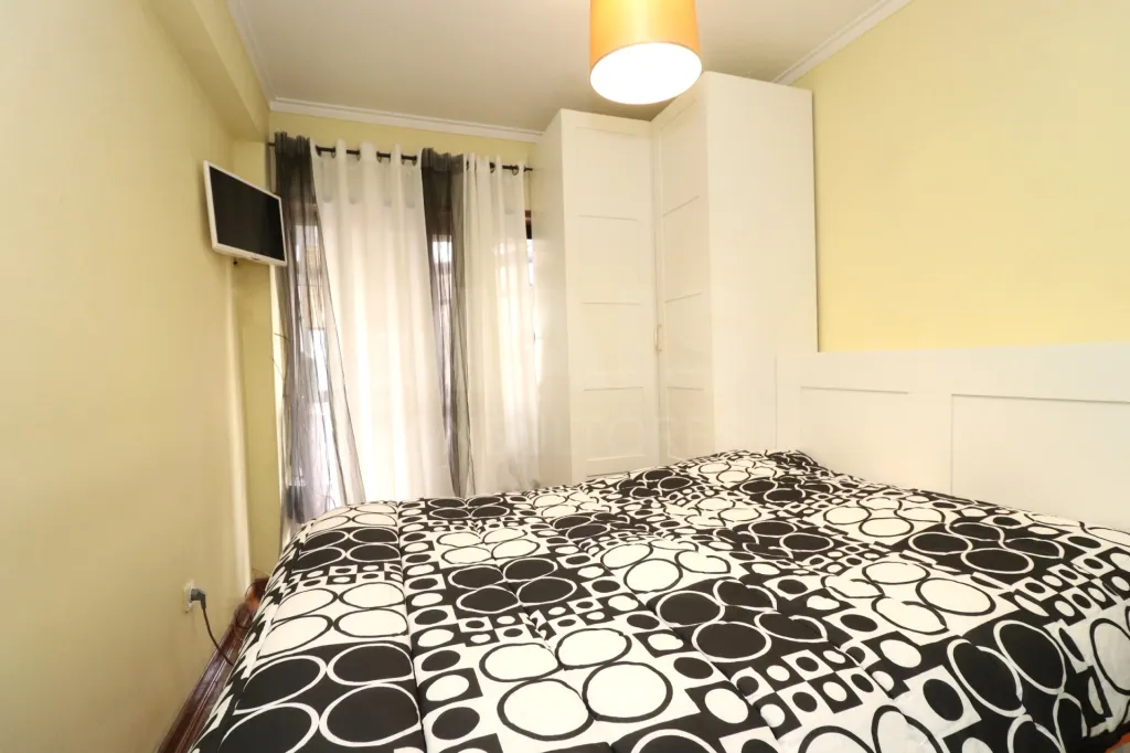 2 bedroom apartments 100 meters from Tapada das Mercês train station