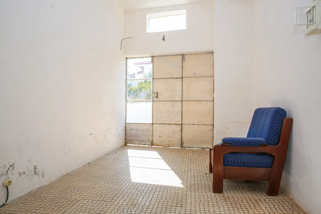 🏡 Moradia T4 com 247 m², 2 Garagens e Terreno | Canados, Alenquer