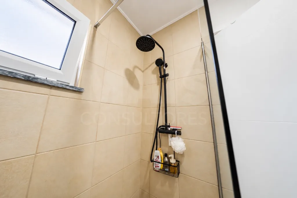 Moradia T2 com anexo T1, piscina e terreno de 1.000 m², em Torres Vedras