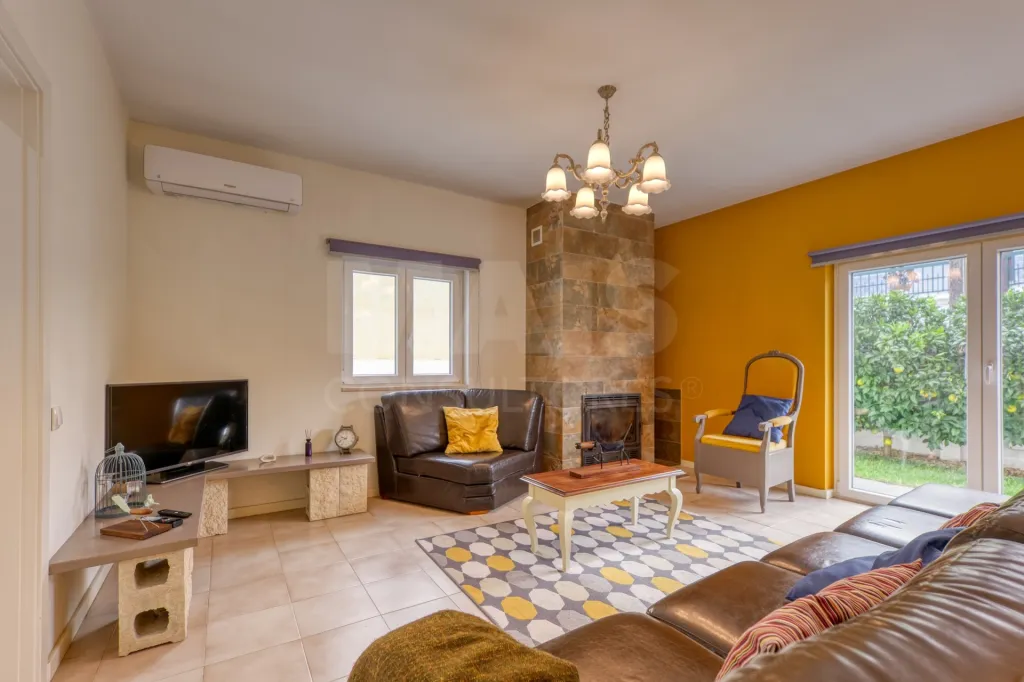 Moradia T3 Remodelada, Pronta a Habitar, com Ginásio, Anexo e Jardim