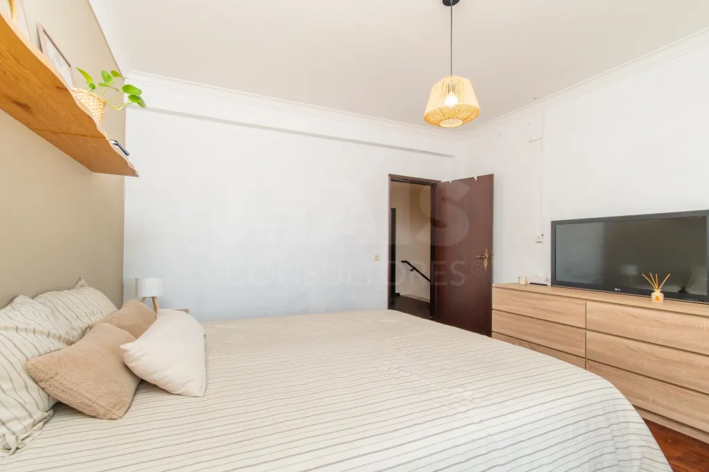 4-Bedroom House in Downtown Samora Correia