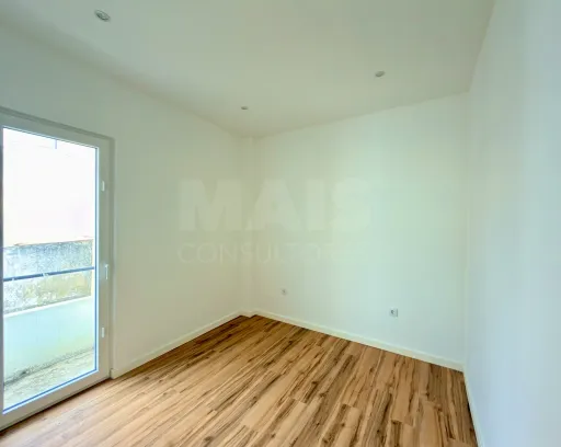 Moradia no coração de Peniche, totalmente renovada e com excelente potencial de investimento