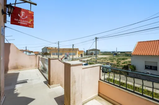 Moradia T3 com quintal e garagem a 5 min. da praia